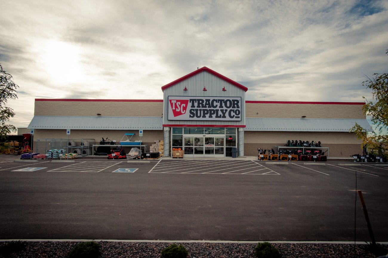 Commercial Photography in Colorado - Tractor Supply Co.