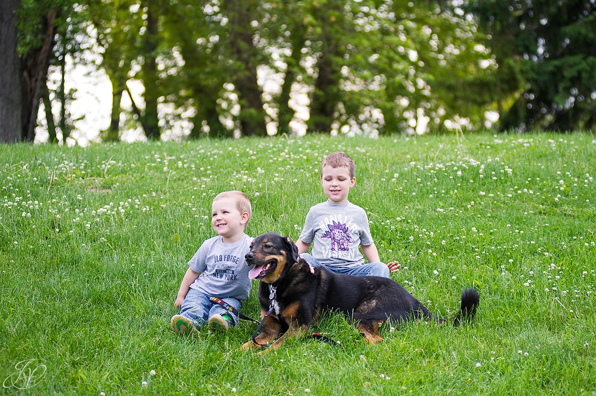 animal rescue family, rescue portraits