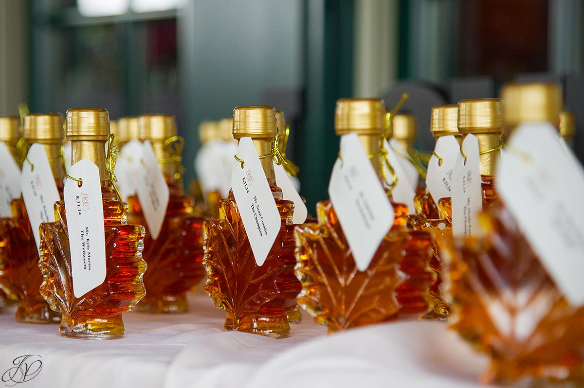 maple syrup wedding favor