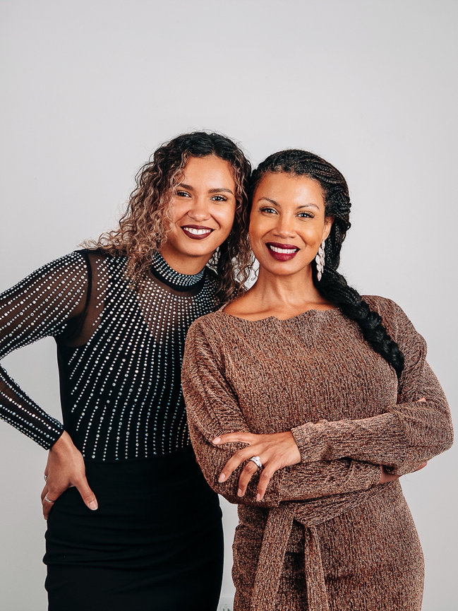Twice the Love: Newborn Portraits of Twins Maeve & Milo