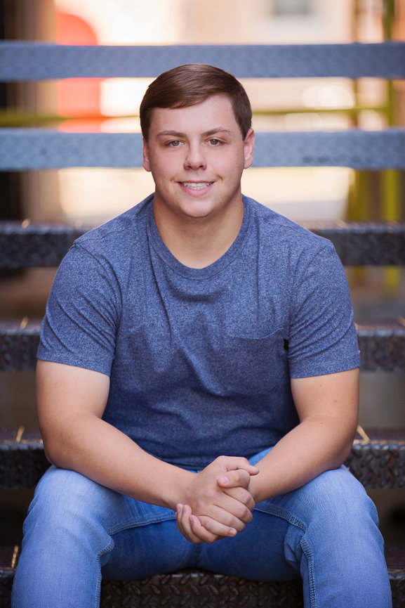 Senior Session Scheduling: Navigating the Seasons for the Perfect Photoshoot