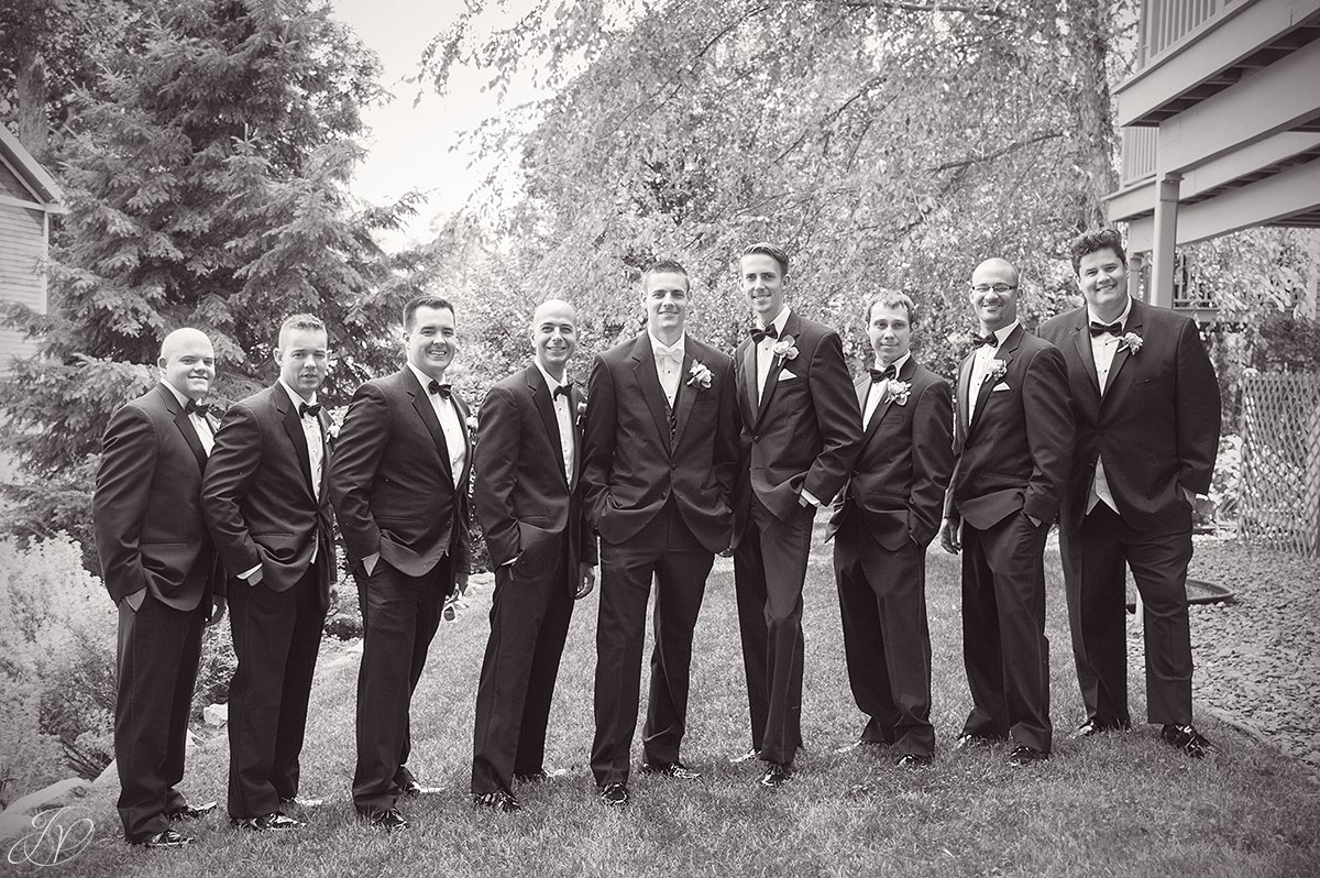 groom and groomsmen wedding photos inn at erlowest