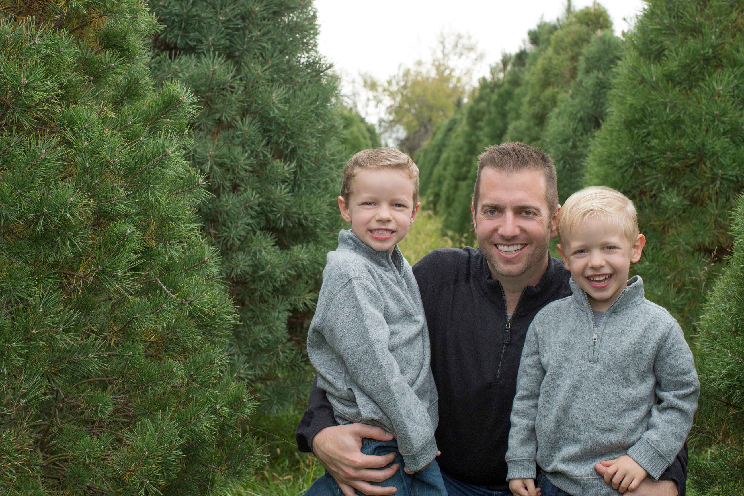 Christmas Tree Farm Kansas City Family Photographer Christina