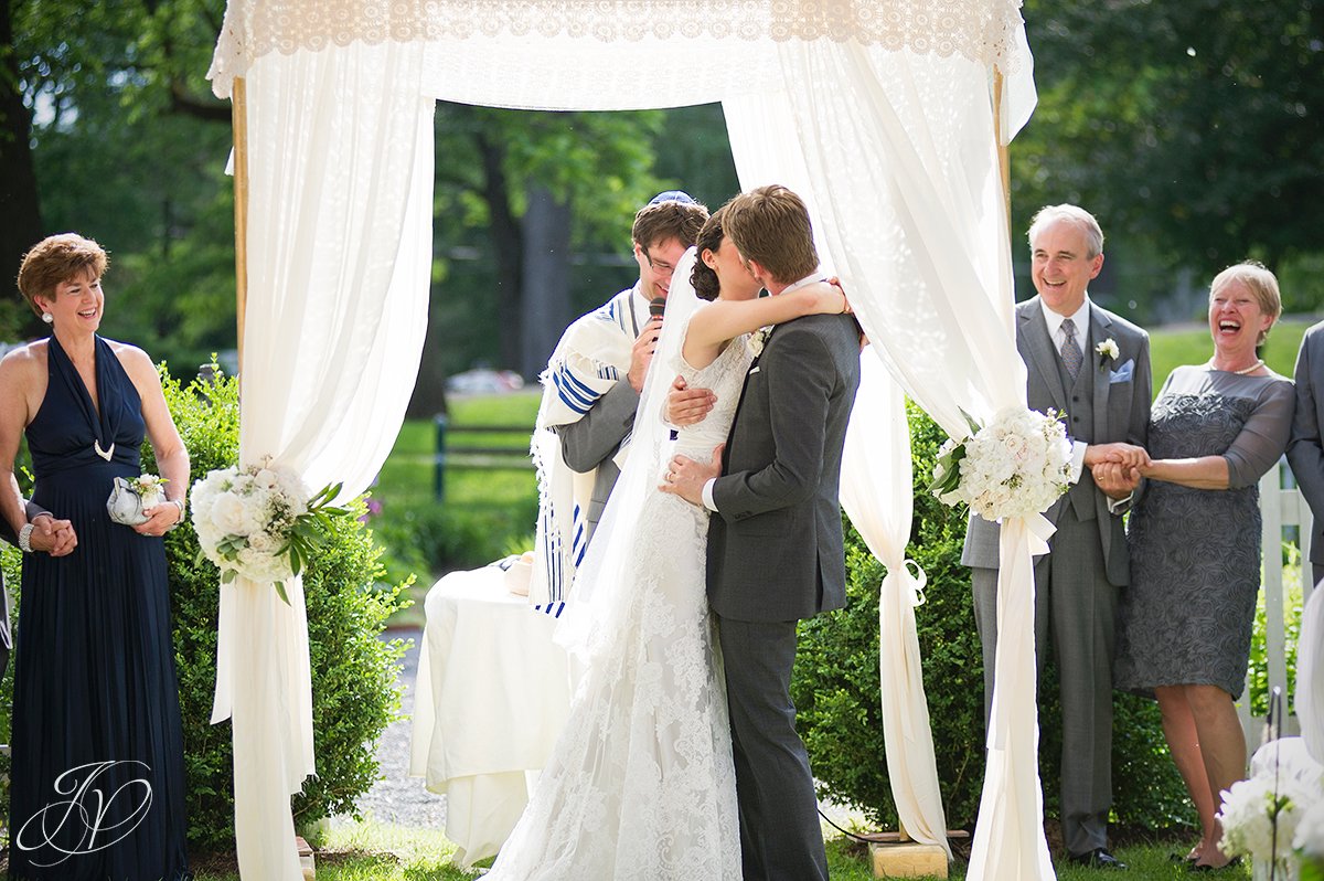 first kiss just married, jewish chuppah, hora, shidduch, ketuvah, cheder yichud, pruyn house wedding, albany wedding photography