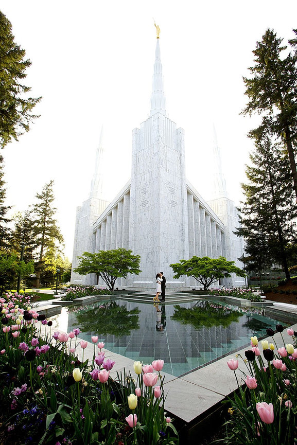 irene jones of IJ photo and husband caleb jones at the Portland Mormon temple