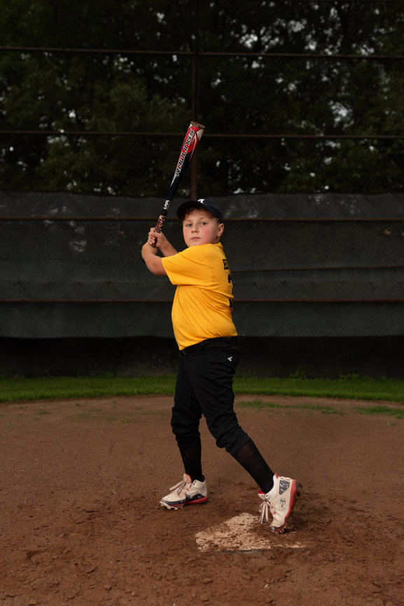 youth baseball player getting ready to swing his bat