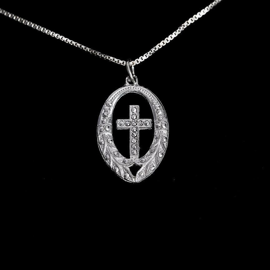 Cross-necklace-product-photography-cornelius.jpg