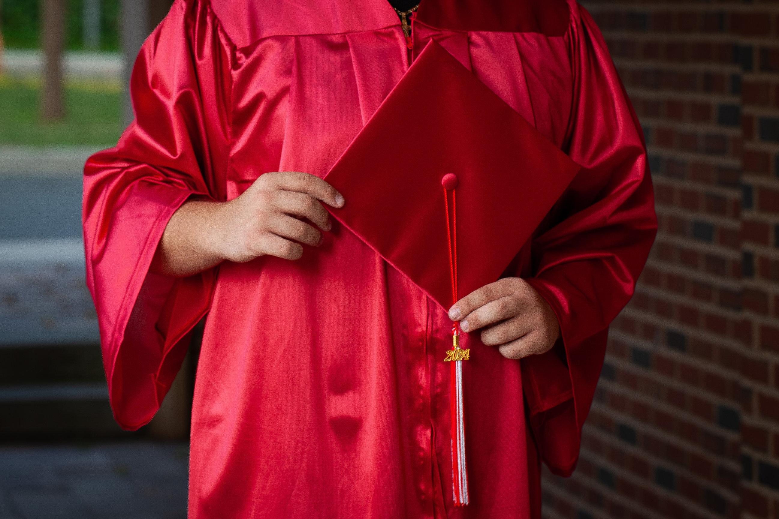 Cap and Gown Mini Sessions 2024 - Debbie Allan Photography