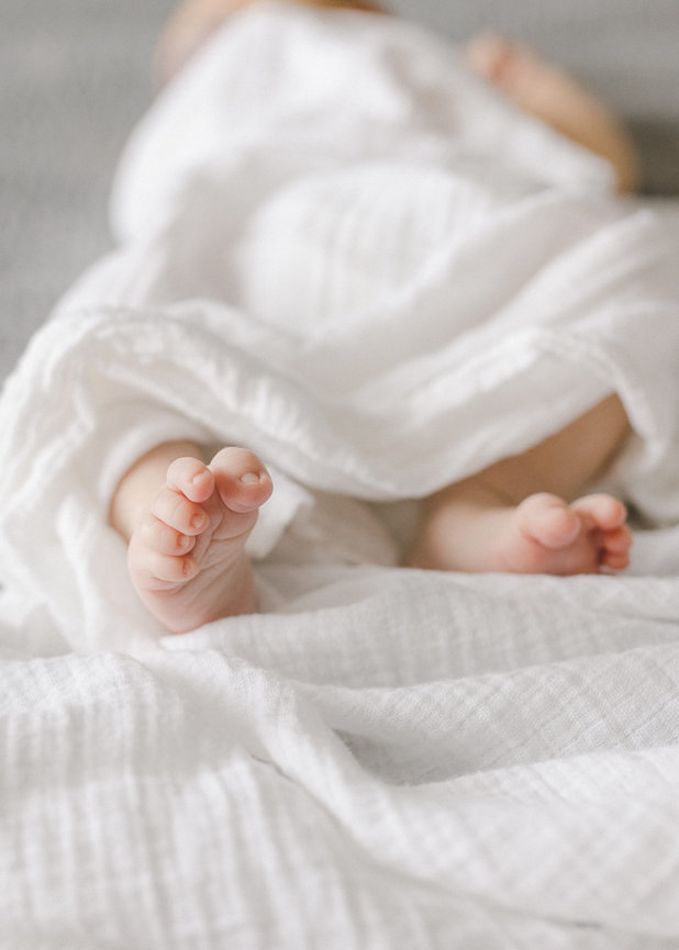 Newborn baby toes Minneapolis family photographer