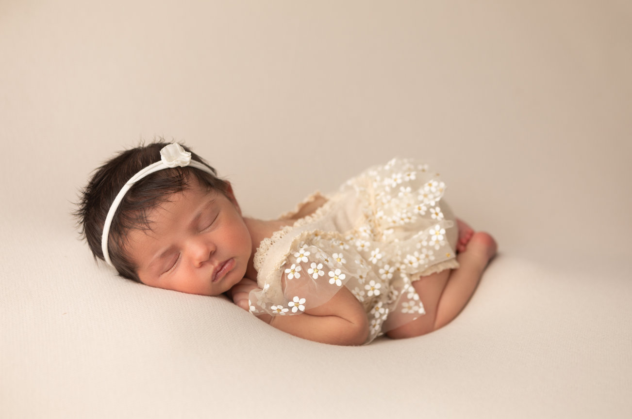 lake elsinore baby photographer, newborn photos, lake elsinore newborn photographer, lake elsinore family photographer, lake elsinore maternity photos, newborn photos in lake elsinore,