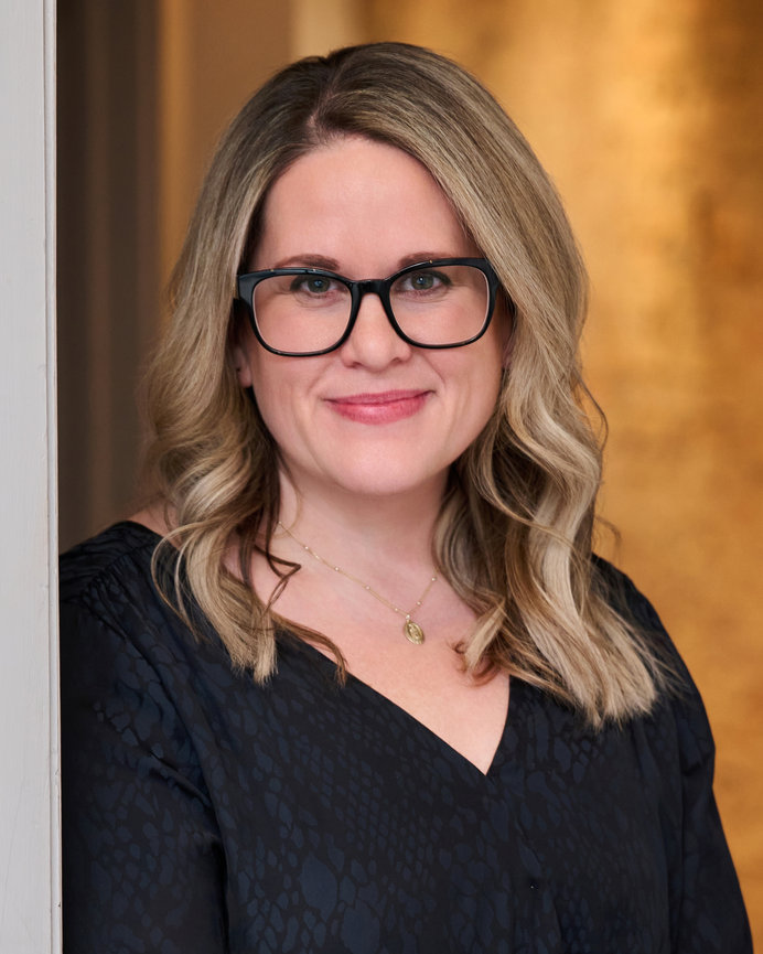 BUSINESS/HEADSHOTS - Portraits by Alex