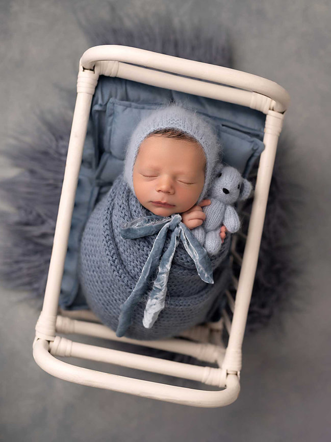 connecticut newborn photographer, newborn photography near me, newborn portraits connecticut, infant portrait sessions near me