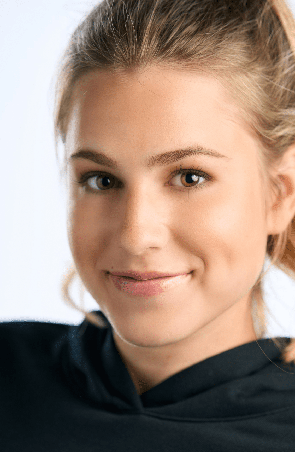 Women: 18-29 - Red Models & Talent