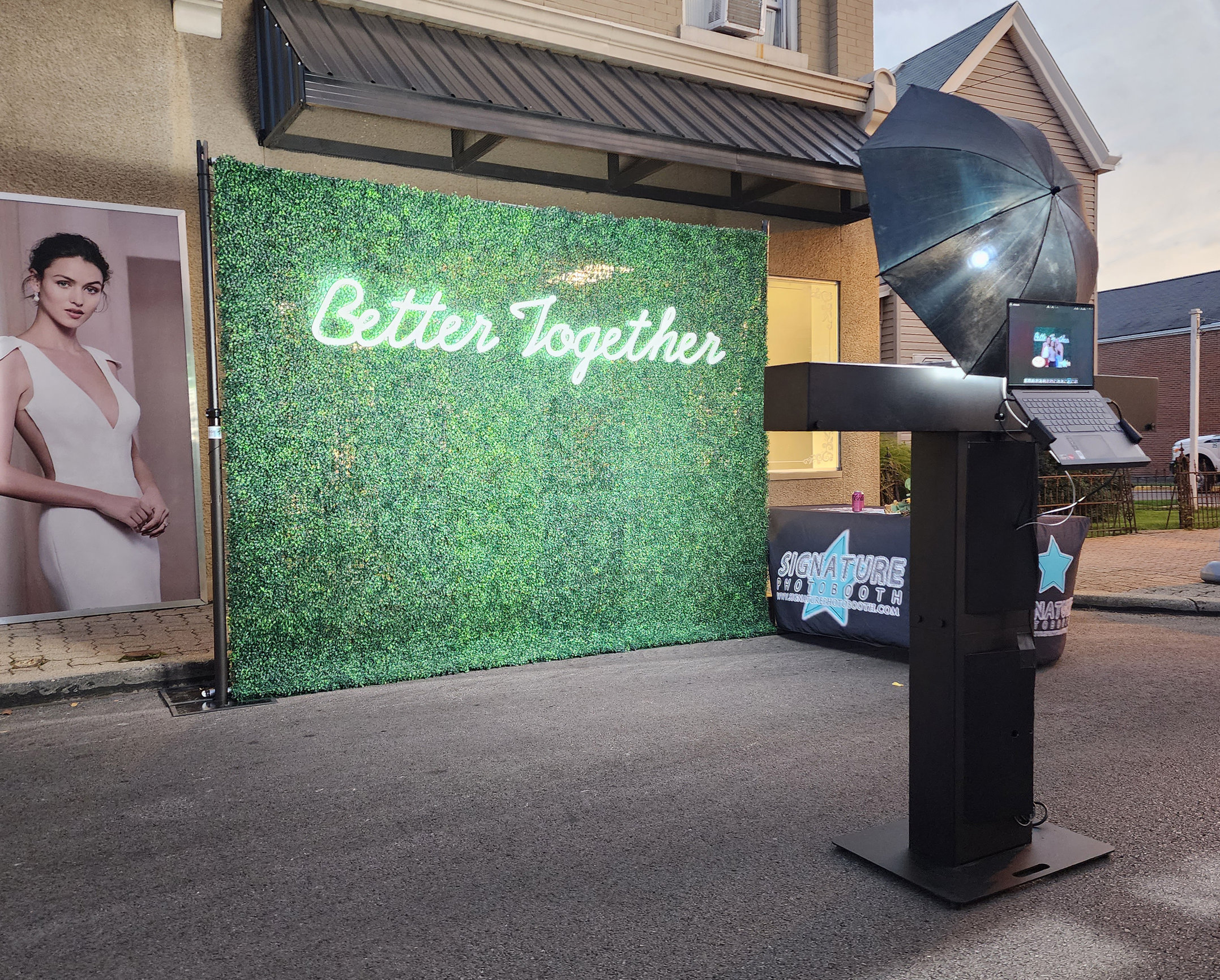 SIGNATURE PACKAGE Signature Photo Booth Rentals Cincinnati Dayton