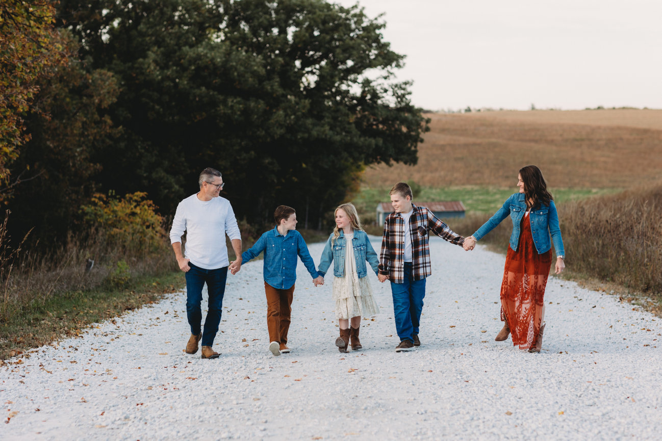 Omaha, Nebraska Fall Family Photographer Bennington