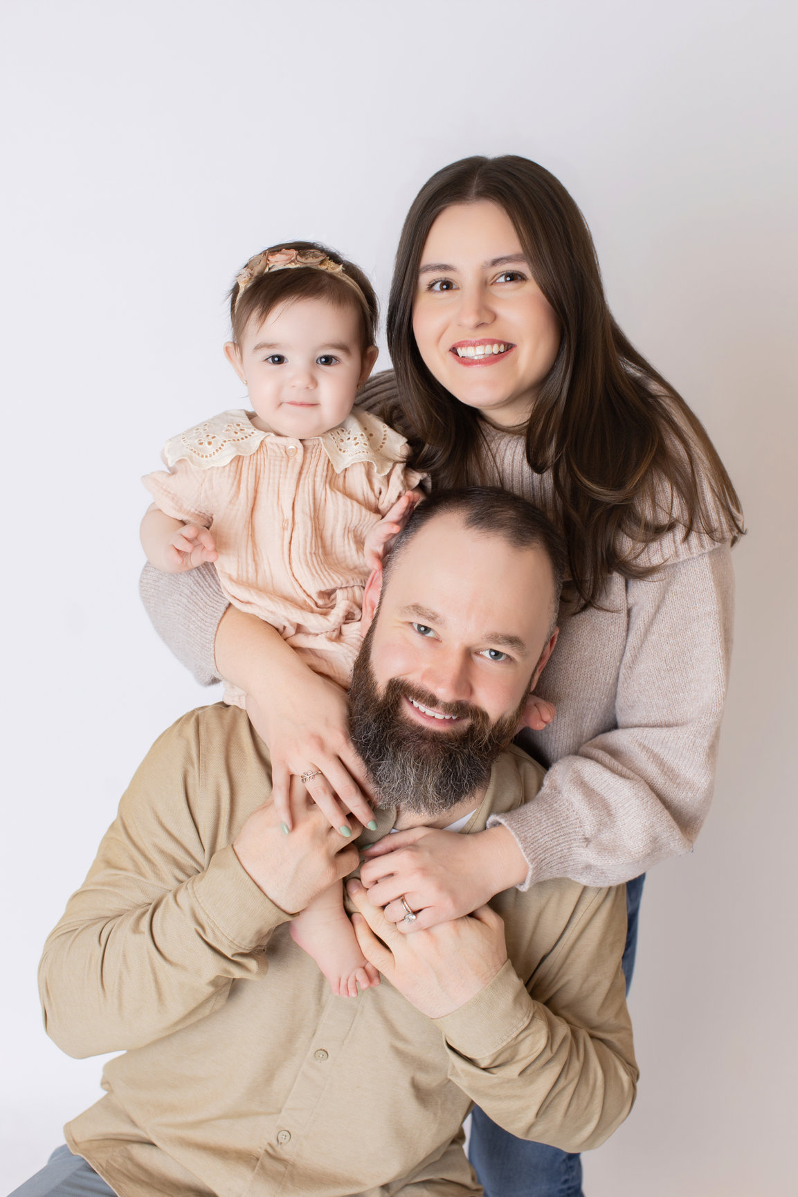 Calgary cake smash photography sage tulle sprinkles and family first birthday session photo 15