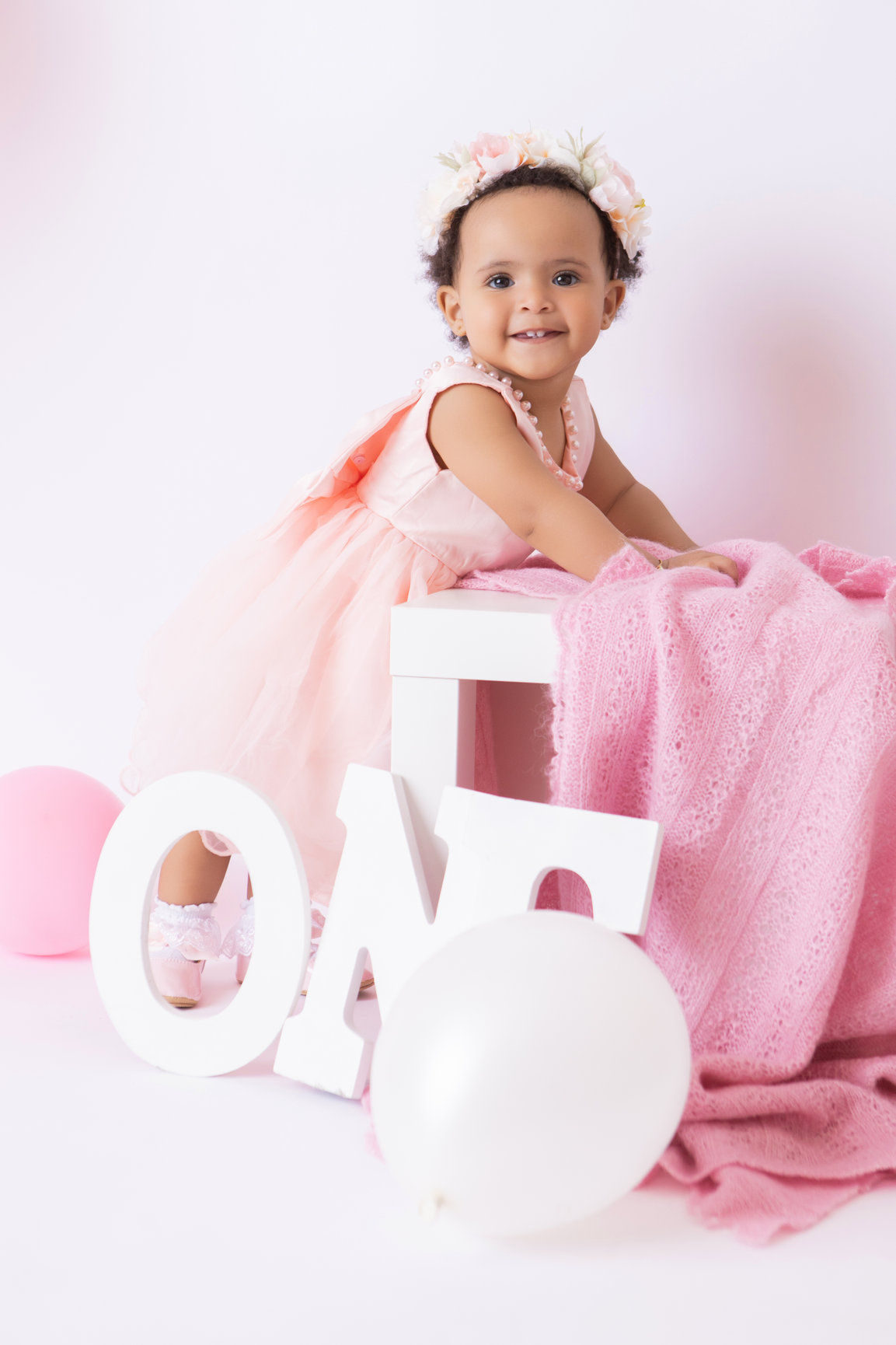 Calgary cake smash photography pink balloons tulle and bubbles first birthday session photo 3
