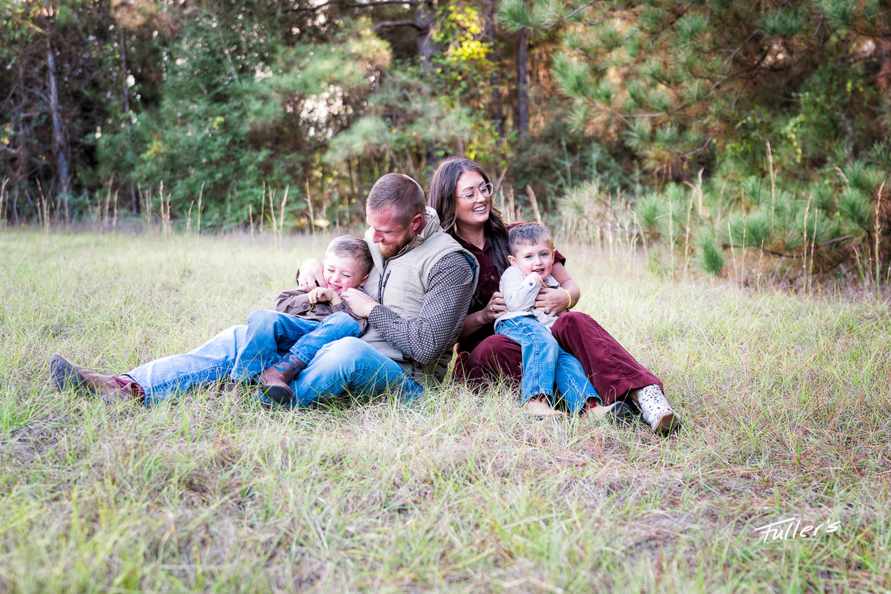 Autumn-inspired photography sessions in Buna, Texas with Fuller's Photography Studios LLC for memorable portraits.