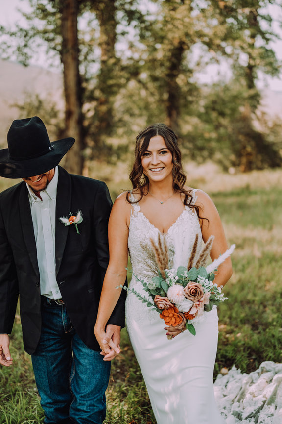 idaho Western Bride and Groom, Salmon Idaho Wedding Photographer
